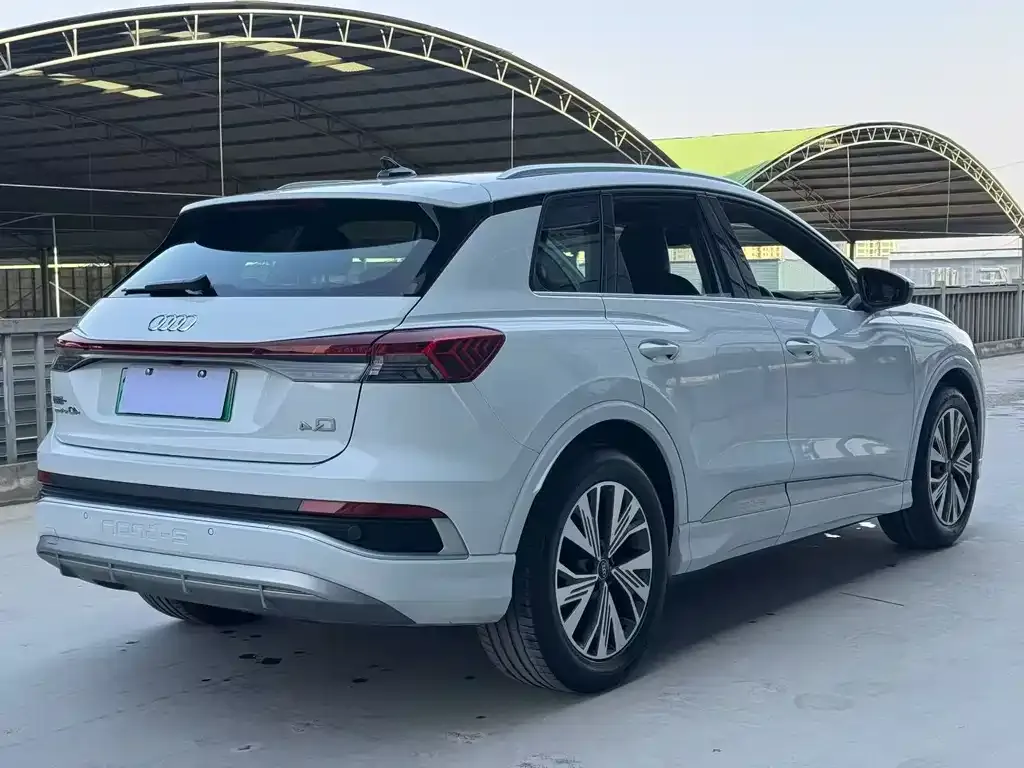 Audi Q4 e-tron — фото 6