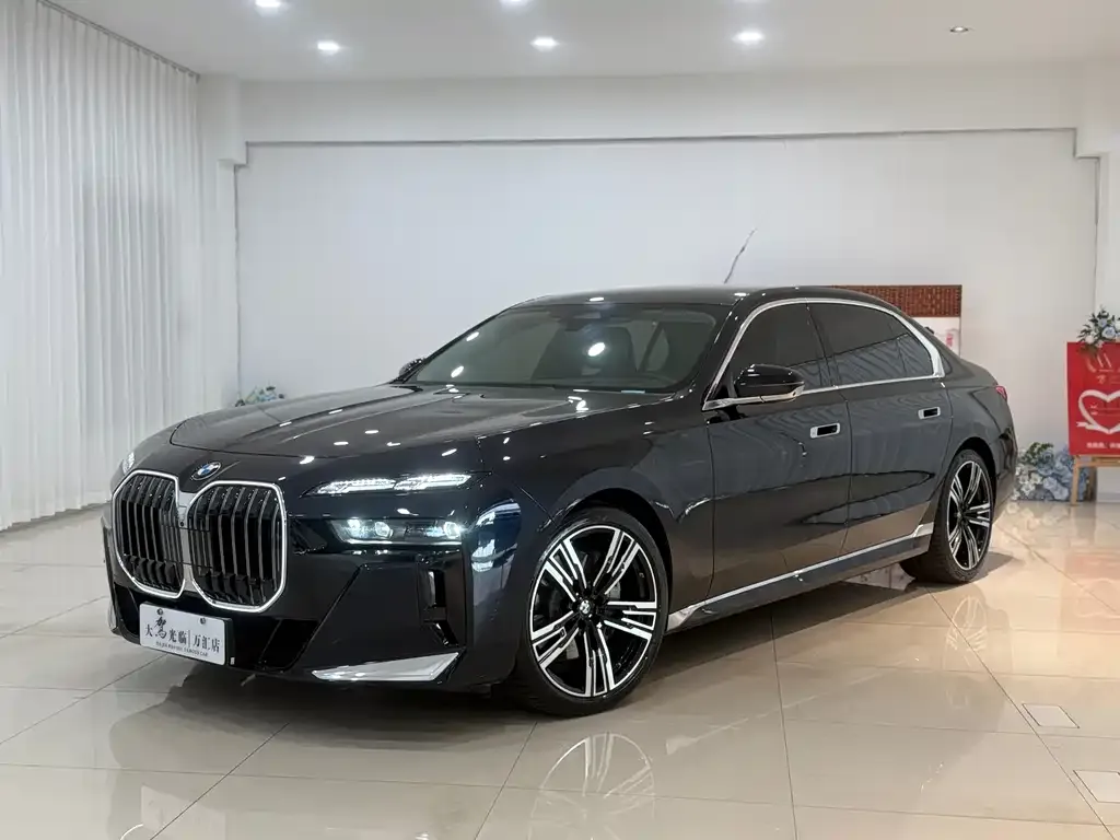 BMW 7 Series — фото 1