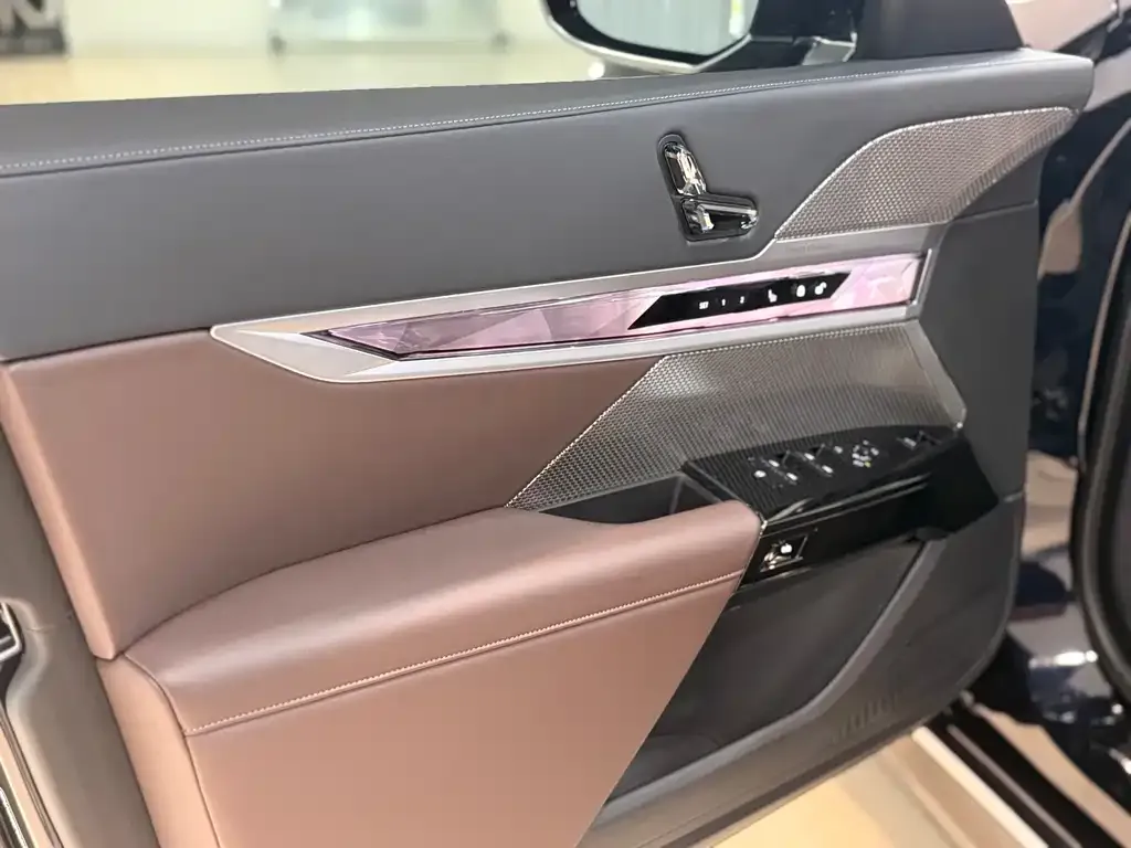 BMW 7 Series — фото 10