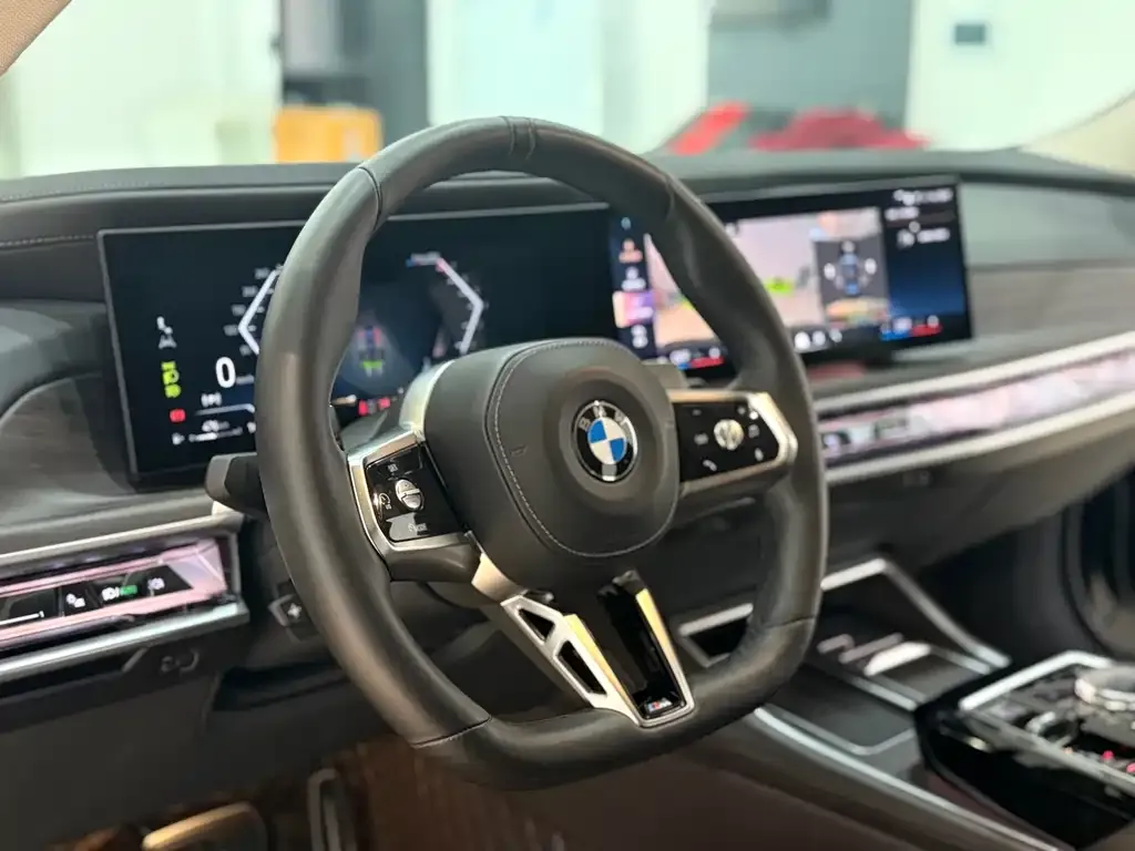 BMW 7 Series — фото 9