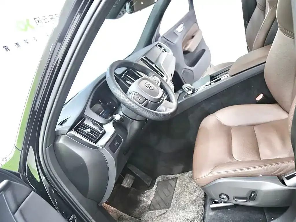 Volvo XC60 — фото 5