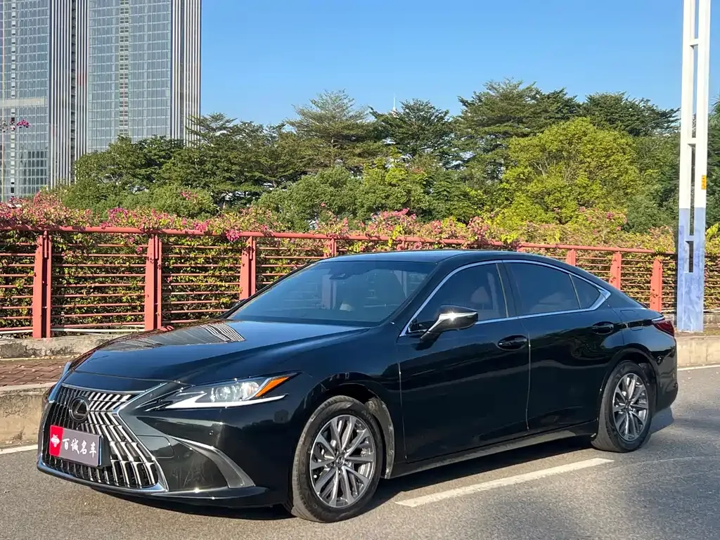 Lexus ES — фото 1