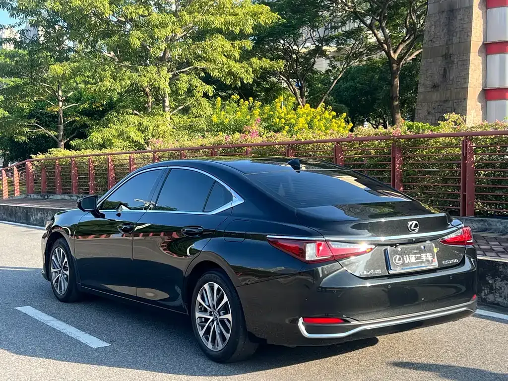 Lexus ES — фото 5
