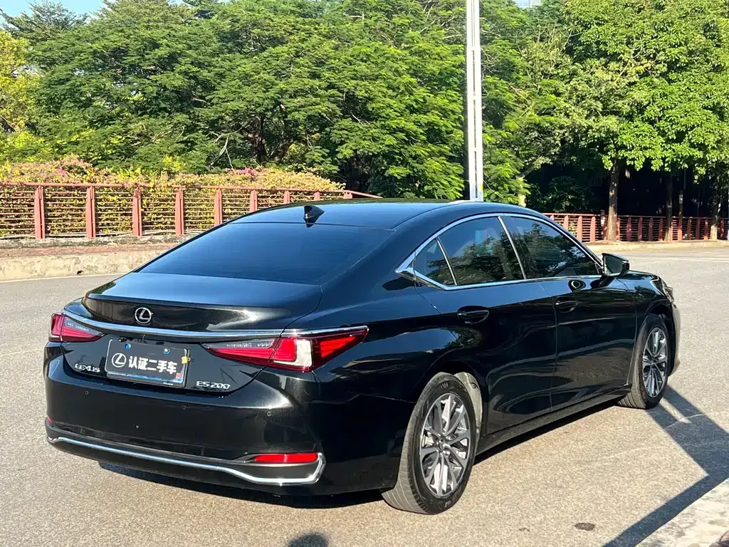 Lexus ES — фото 7