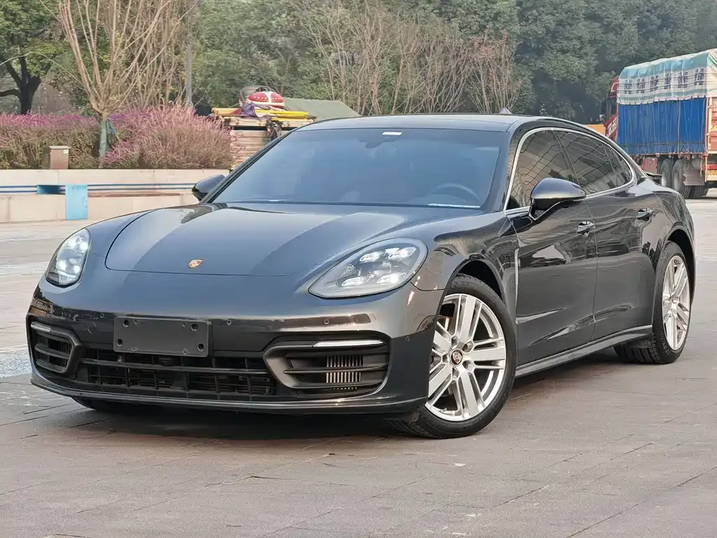 Porsche Panamera — фото 1