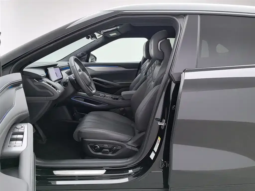 BYD L EV — фото 10