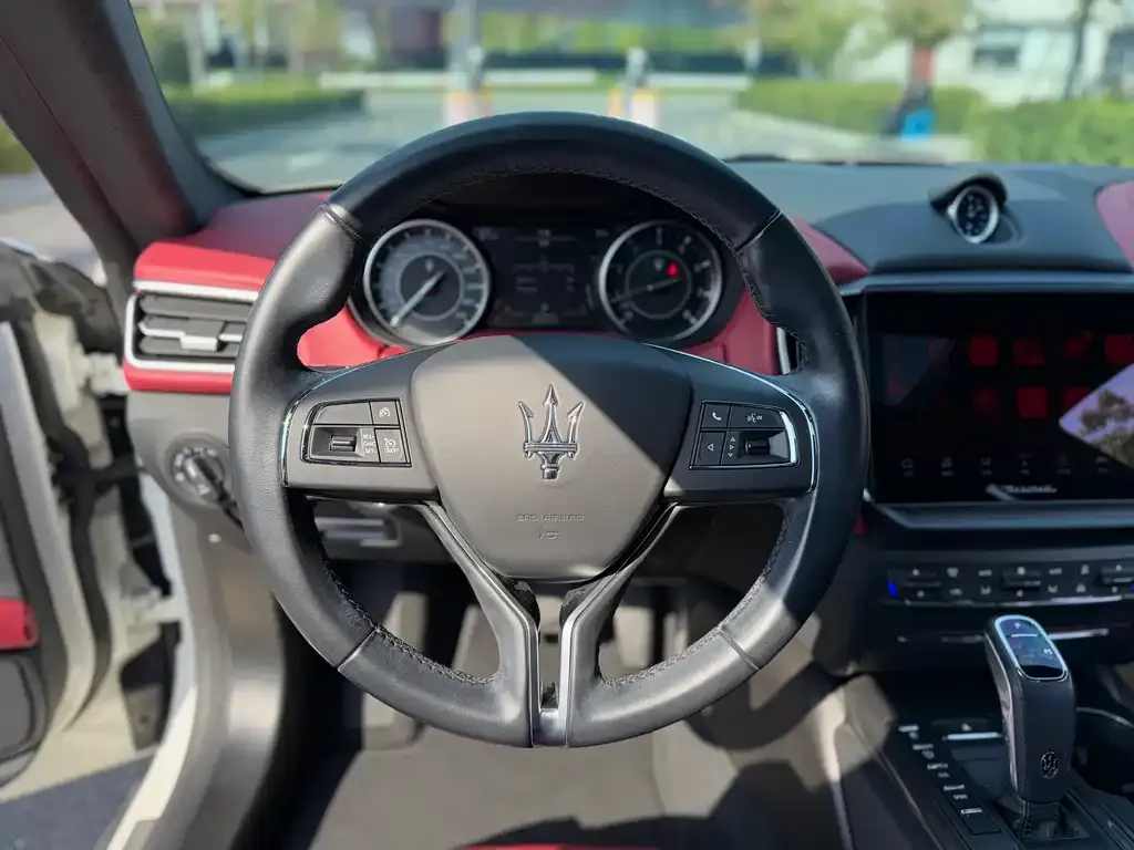 Maserati Ghibli — фото 10
