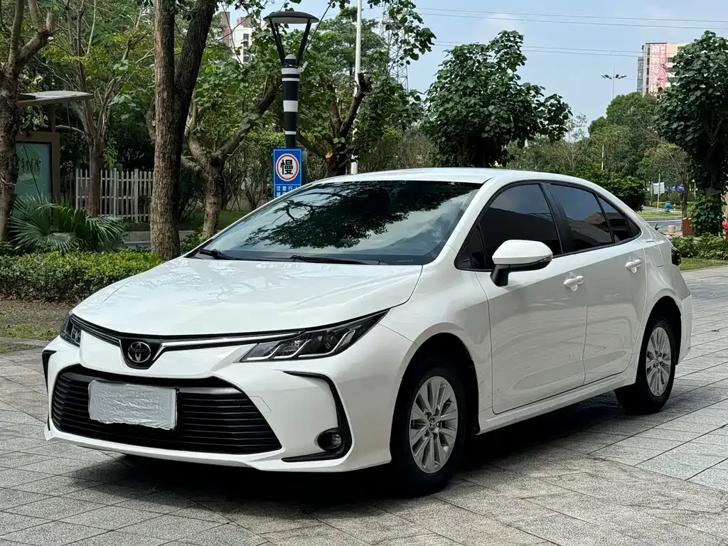 Toyota Corolla — фото 1