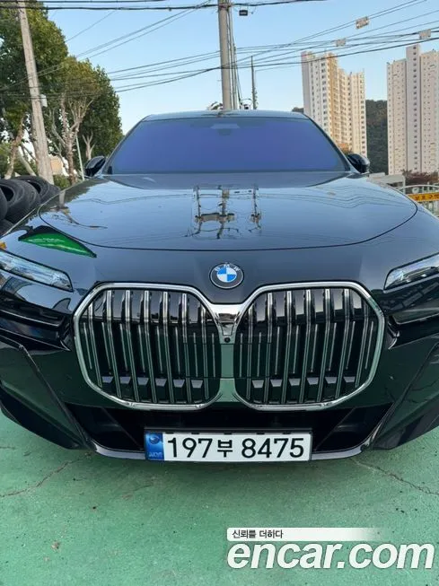 BMW 7-Series — фото 1
