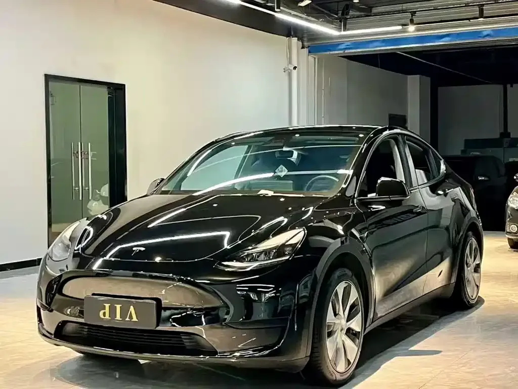 Tesla Model 3 — фото 1