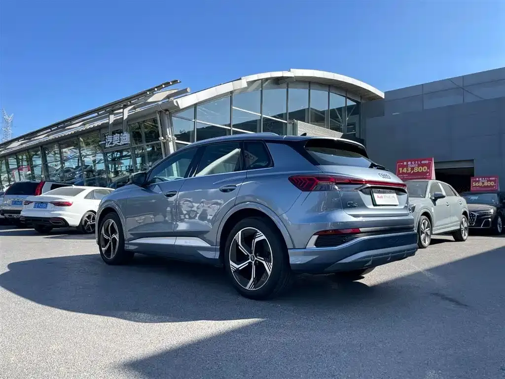 Audi Q4 e-tron — фото 10
