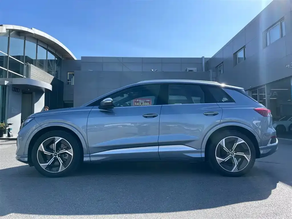 Audi Q4 e-tron — фото 3