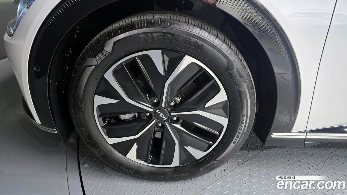 Kia EV6 — фото 5