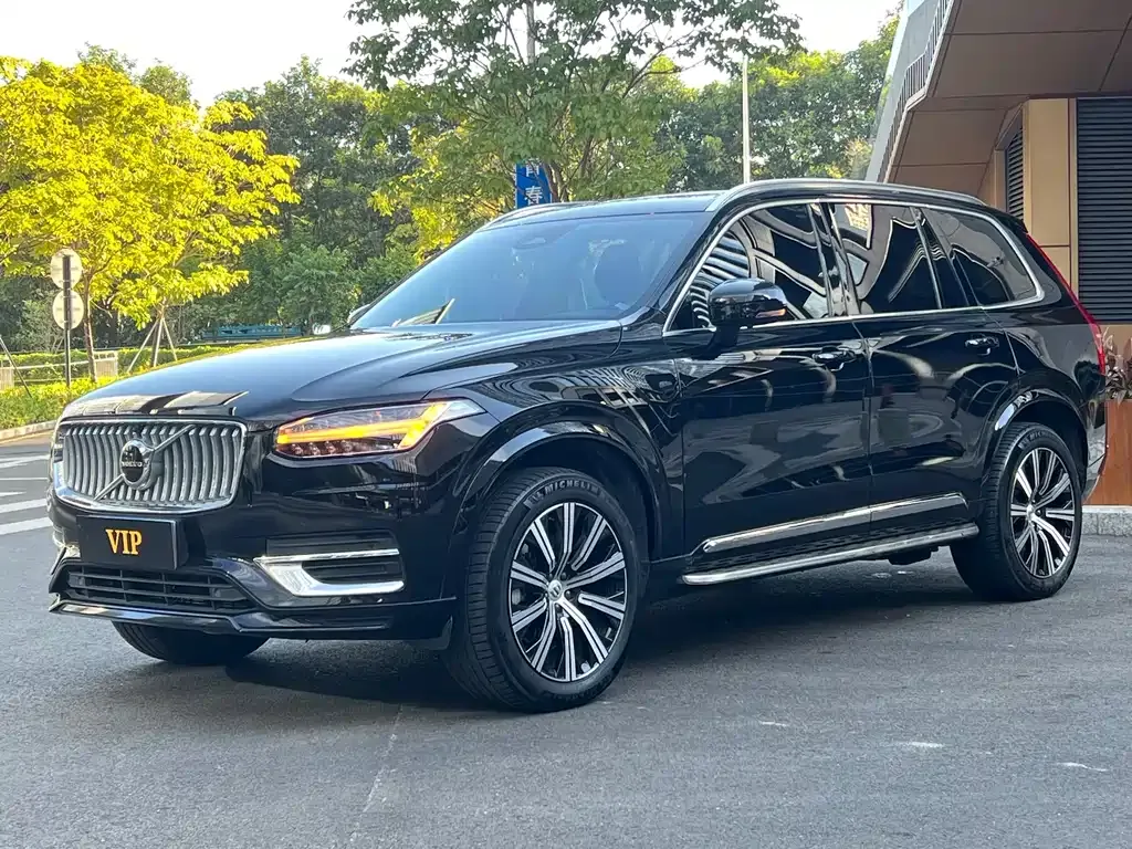 Volvo XC90 — фото 1
