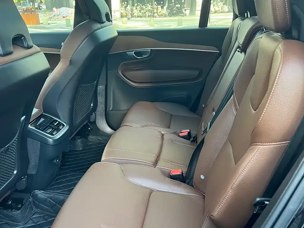 Volvo XC90 — фото 10