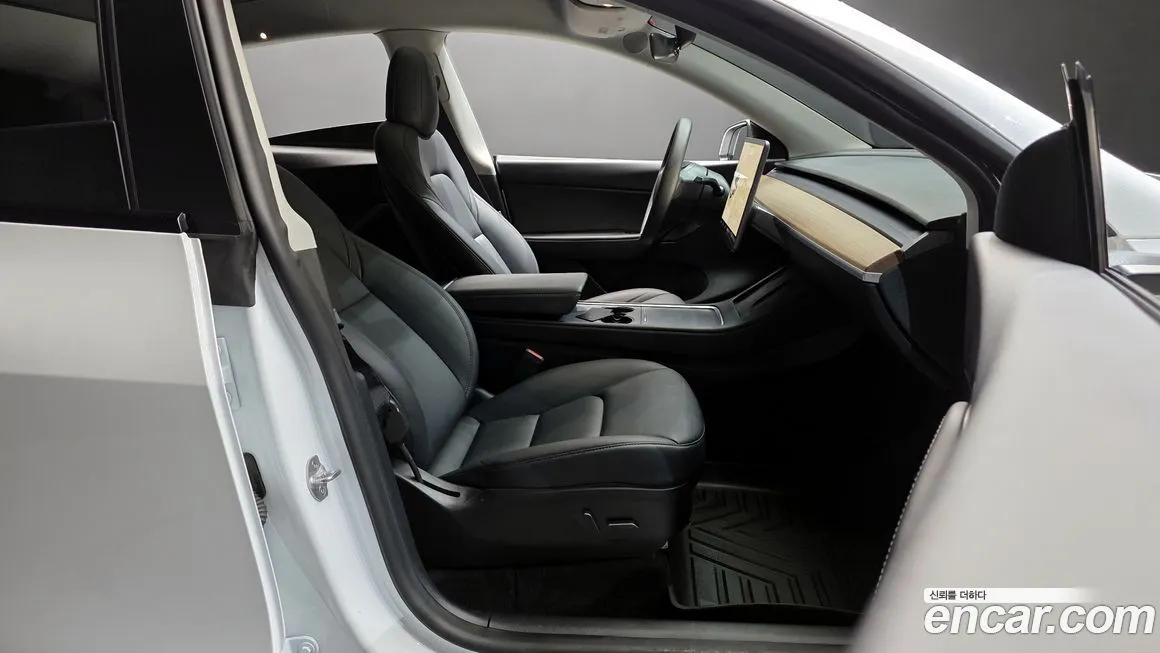 Tesla Model Y — фото 10
