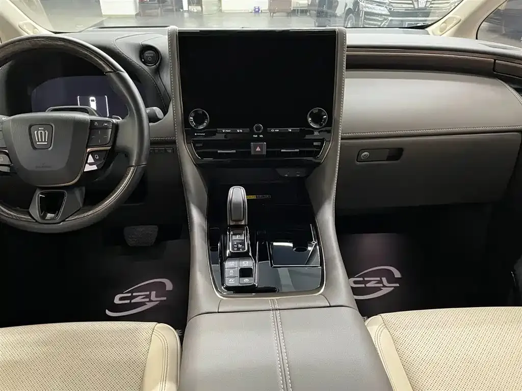 Toyota Vellfire — фото 10