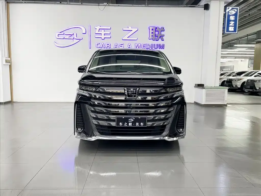 Toyota Vellfire — фото 2