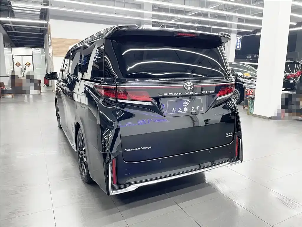 Toyota Vellfire — фото 4
