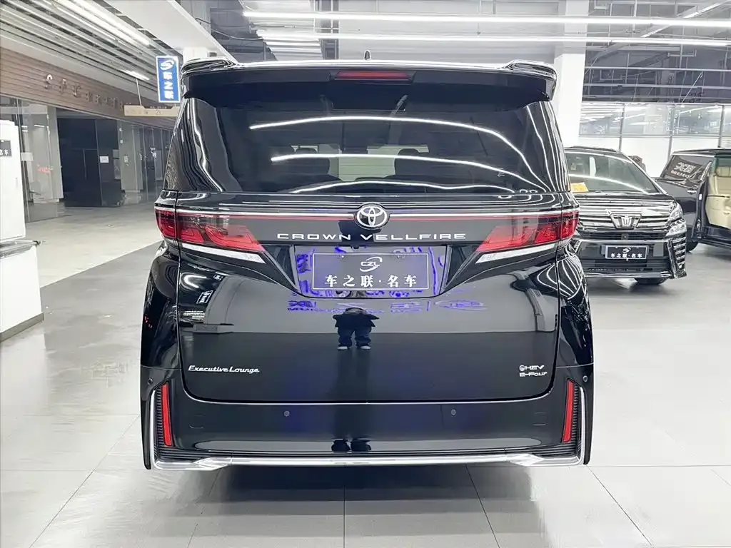 Toyota Vellfire — фото 5