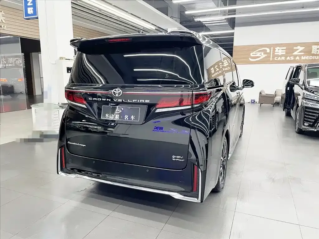 Toyota Vellfire — фото 6
