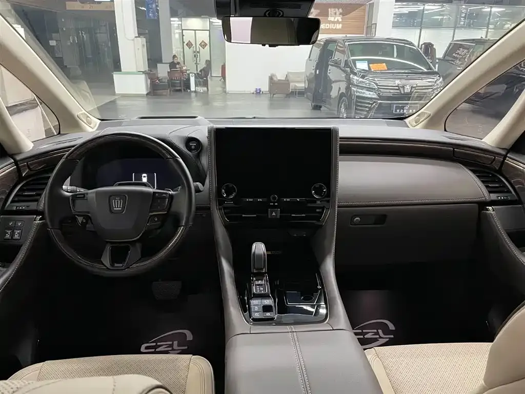 Toyota Vellfire — фото 7