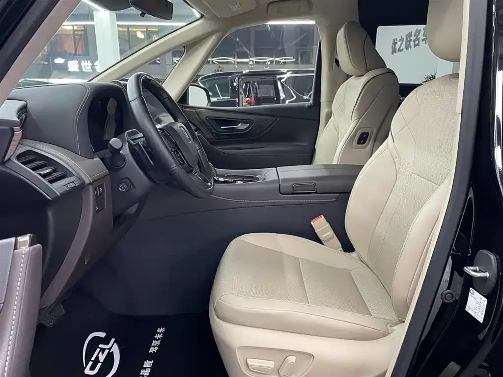 Toyota Vellfire — фото 8