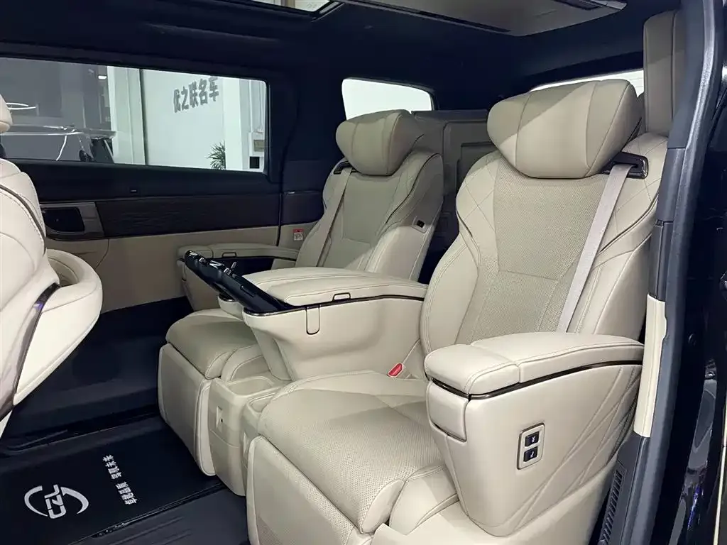 Toyota Vellfire — фото 9