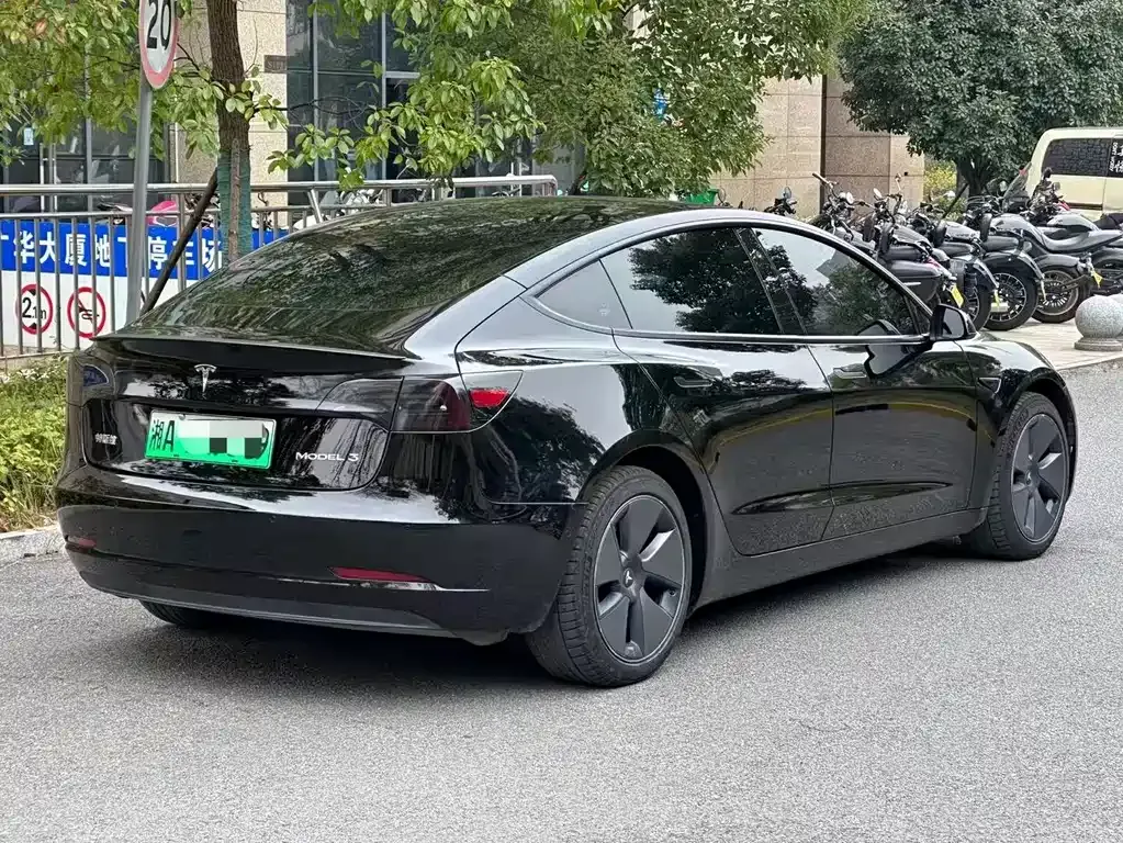 Tesla Model 3 — фото 4