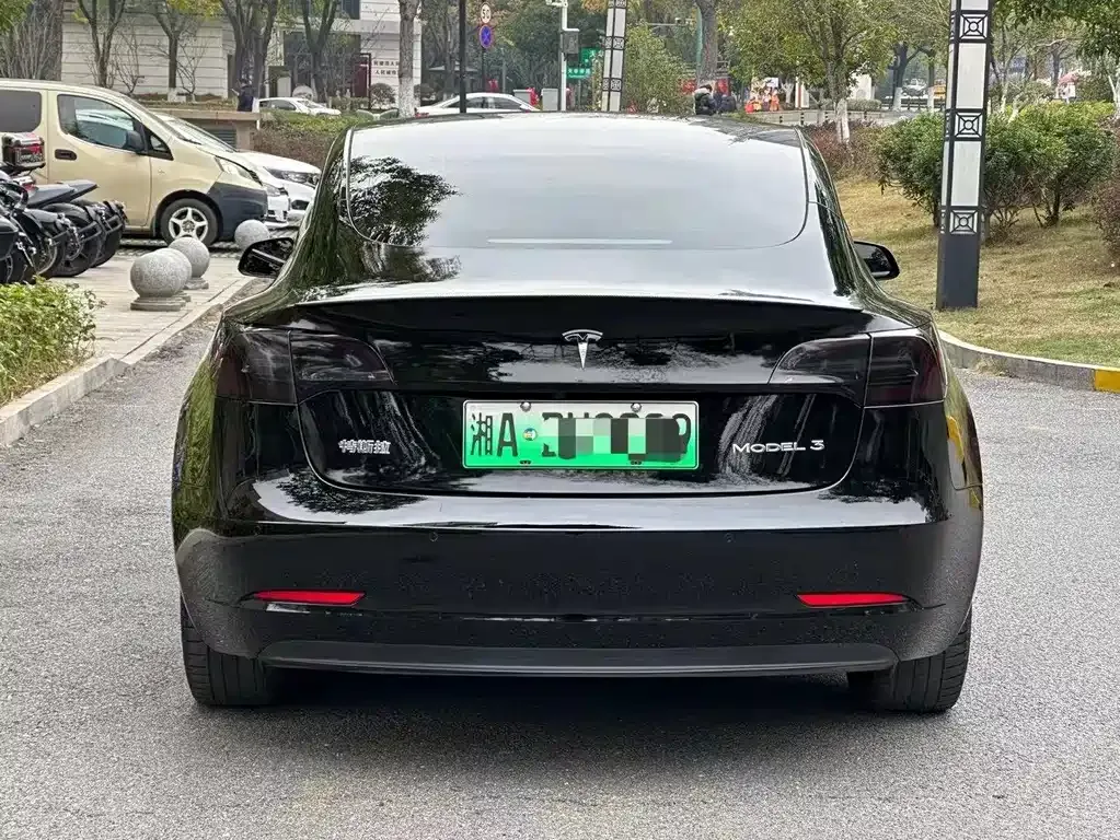 Tesla Model 3 — фото 5