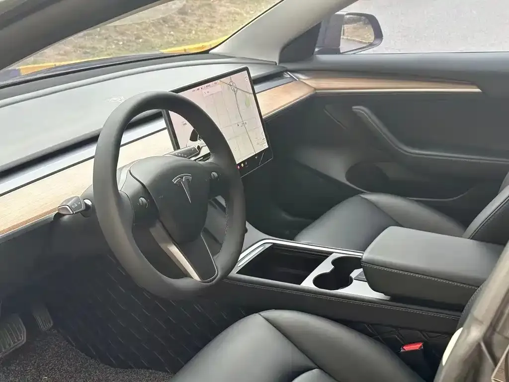 Tesla Model 3 — фото 7