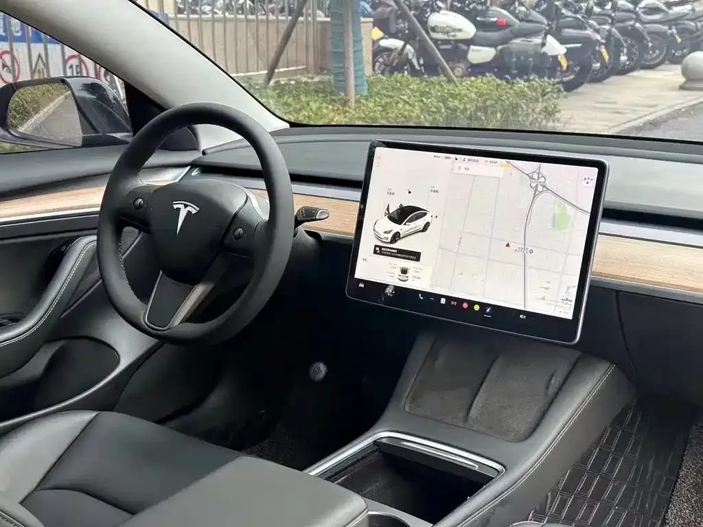 Tesla Model 3 — фото 9