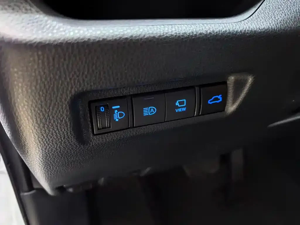 Toyota RAV4 — фото 10
