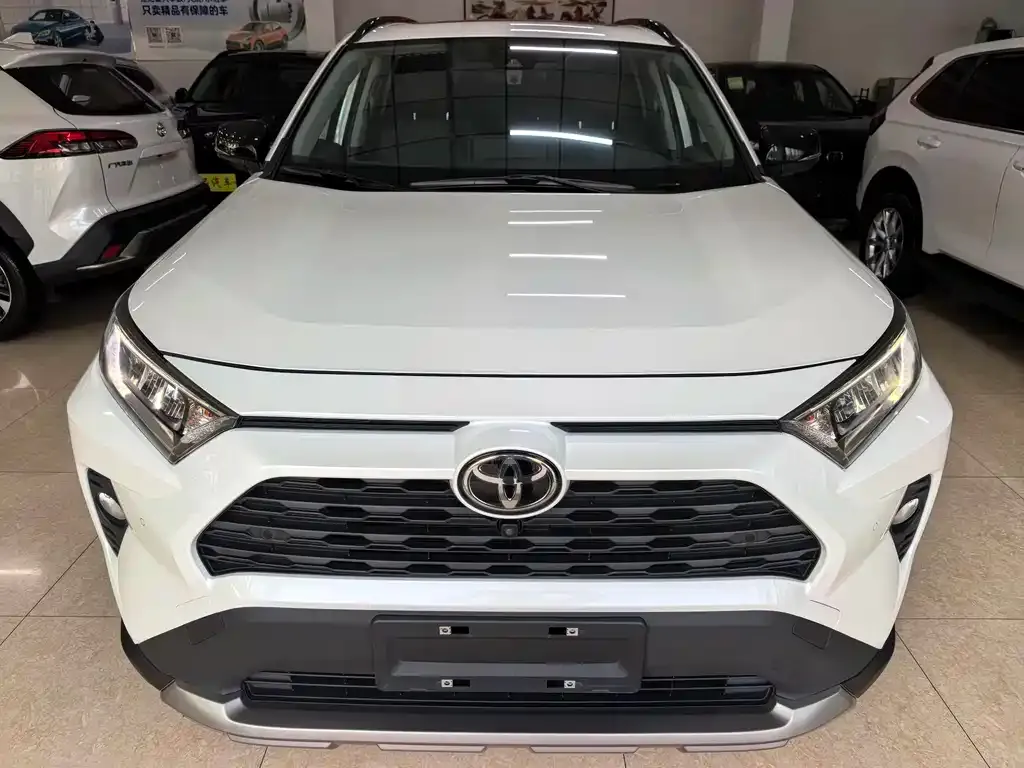Toyota RAV4 — фото 2