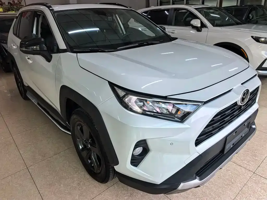 Toyota RAV4 — фото 3