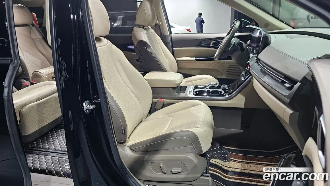 Kia Carnival — фото 10