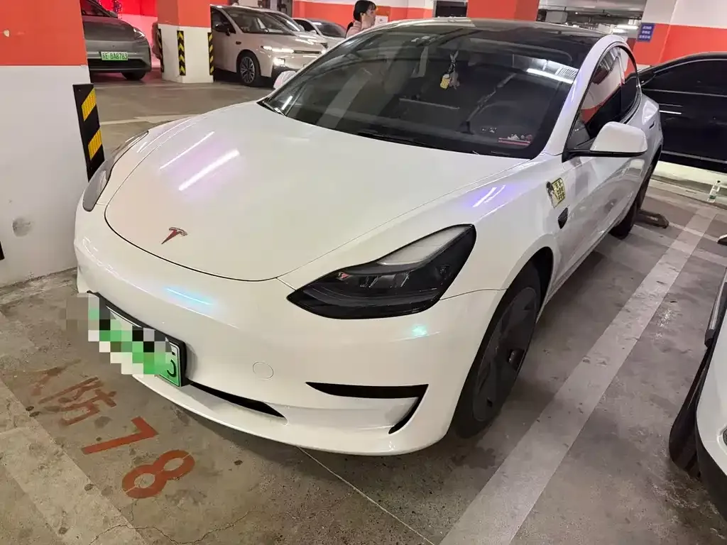 Tesla Model 3 — фото 1