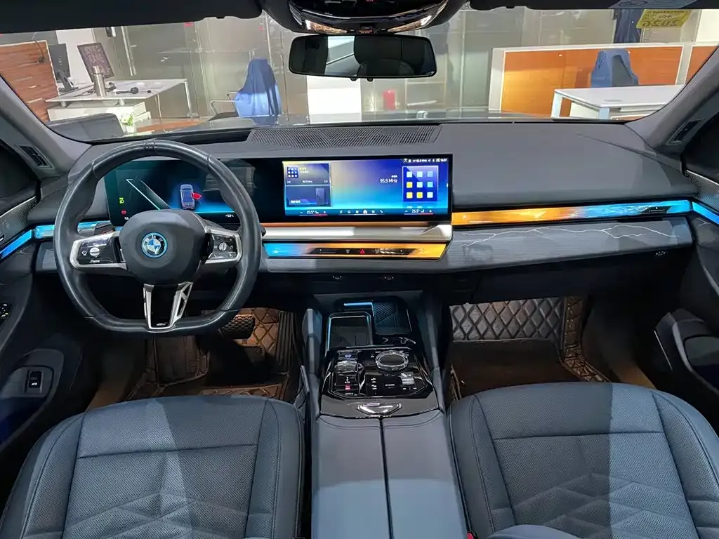 BMW i5 — фото 7