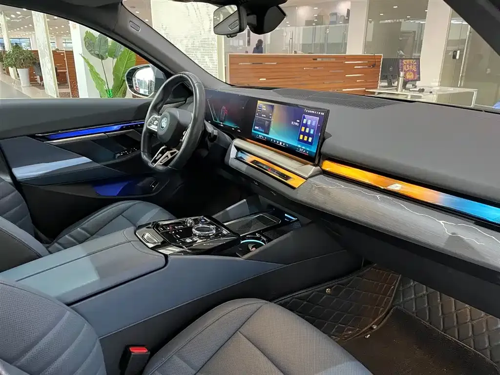BMW i5 — фото 8