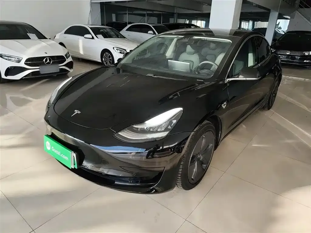 Tesla Model 3 — фото 1