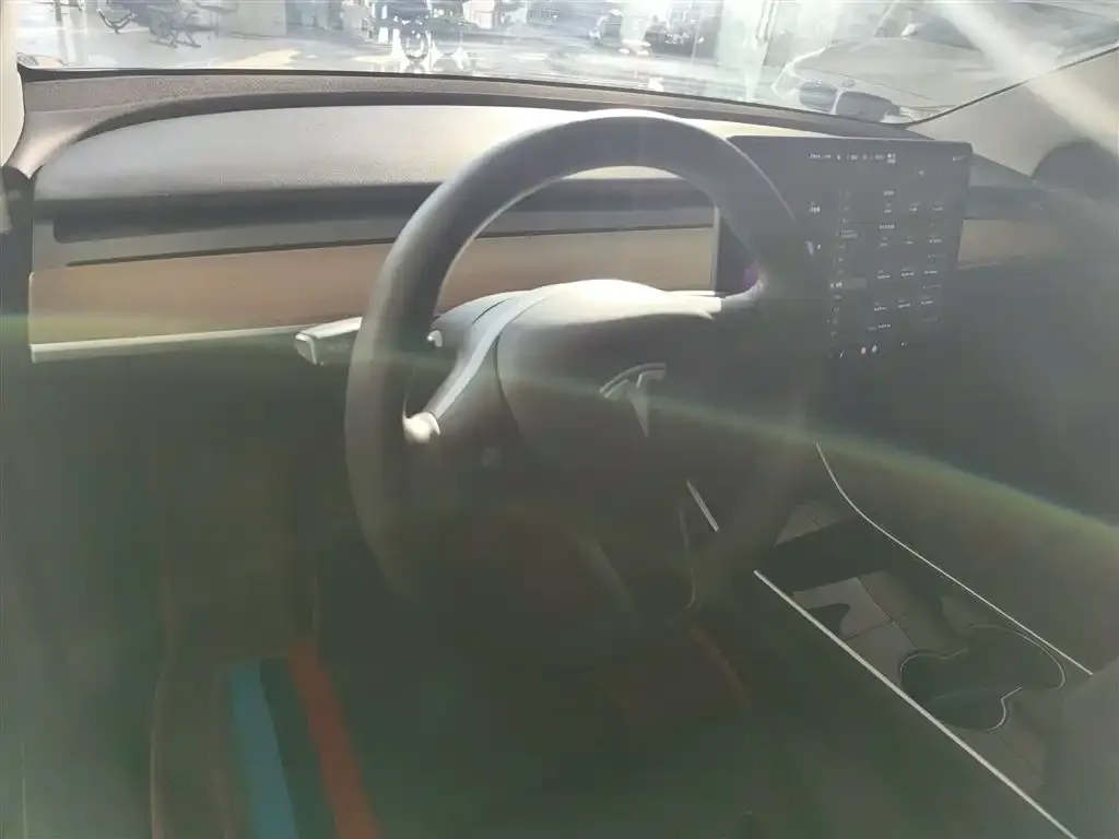 Tesla Model 3 — фото 10