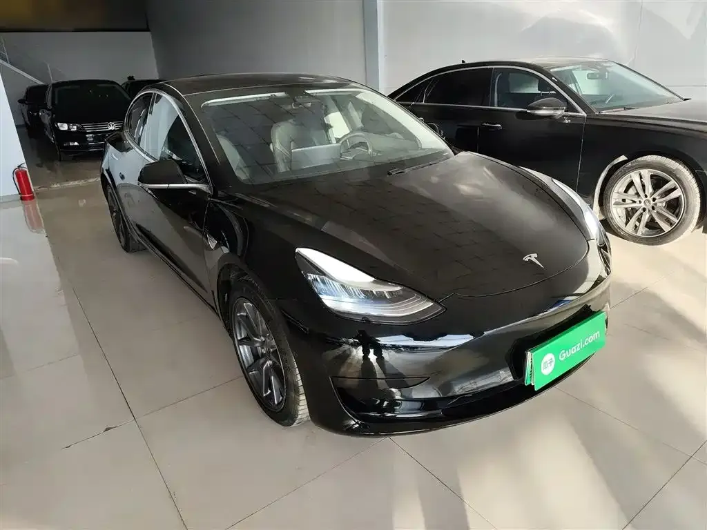 Tesla Model 3 — фото 4