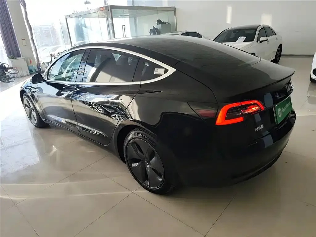 Tesla Model 3 — фото 5