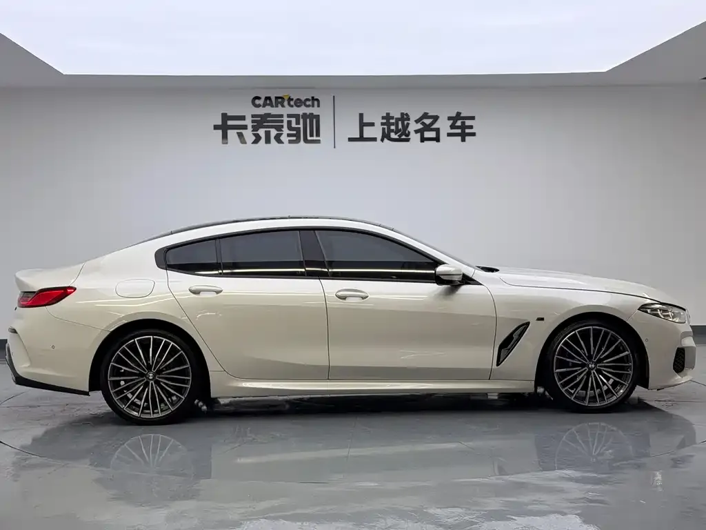 BMW 8 Series — фото 4