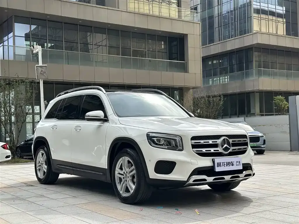 Mercedes-Benz GLB — фото 2