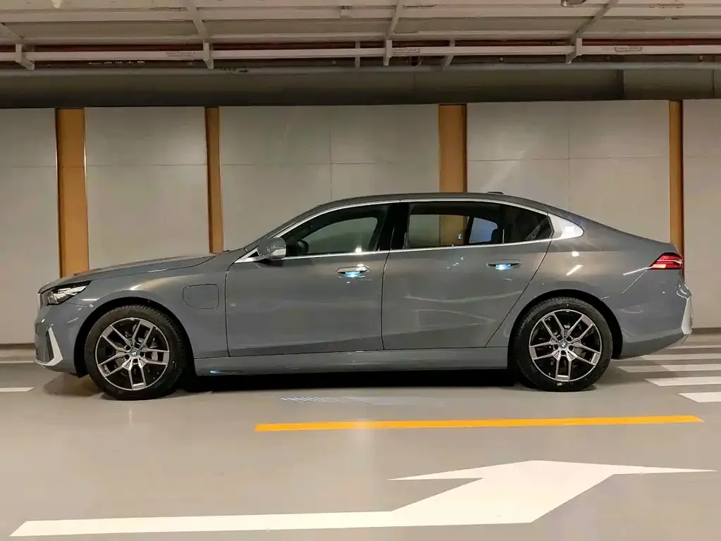 BMW i5 — фото 4