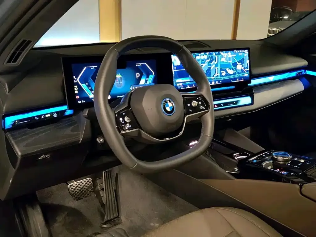BMW i5 — фото 8
