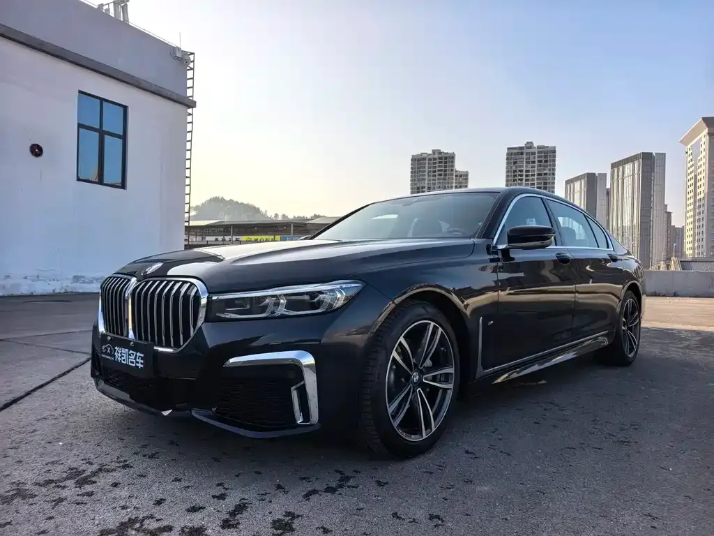 BMW 7 Series — фото 1