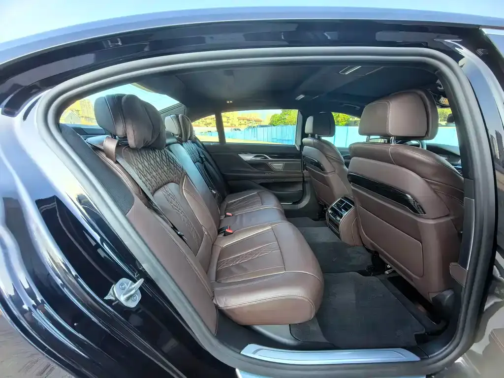 BMW 7 Series — фото 10