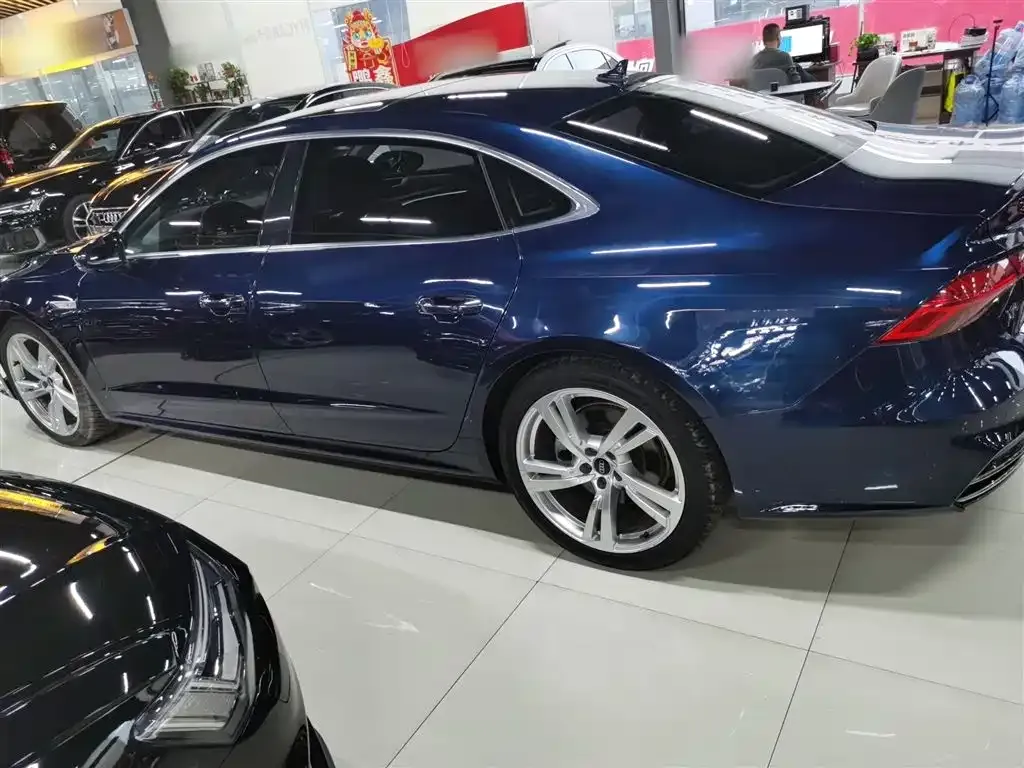 Audi A7L — фото 5